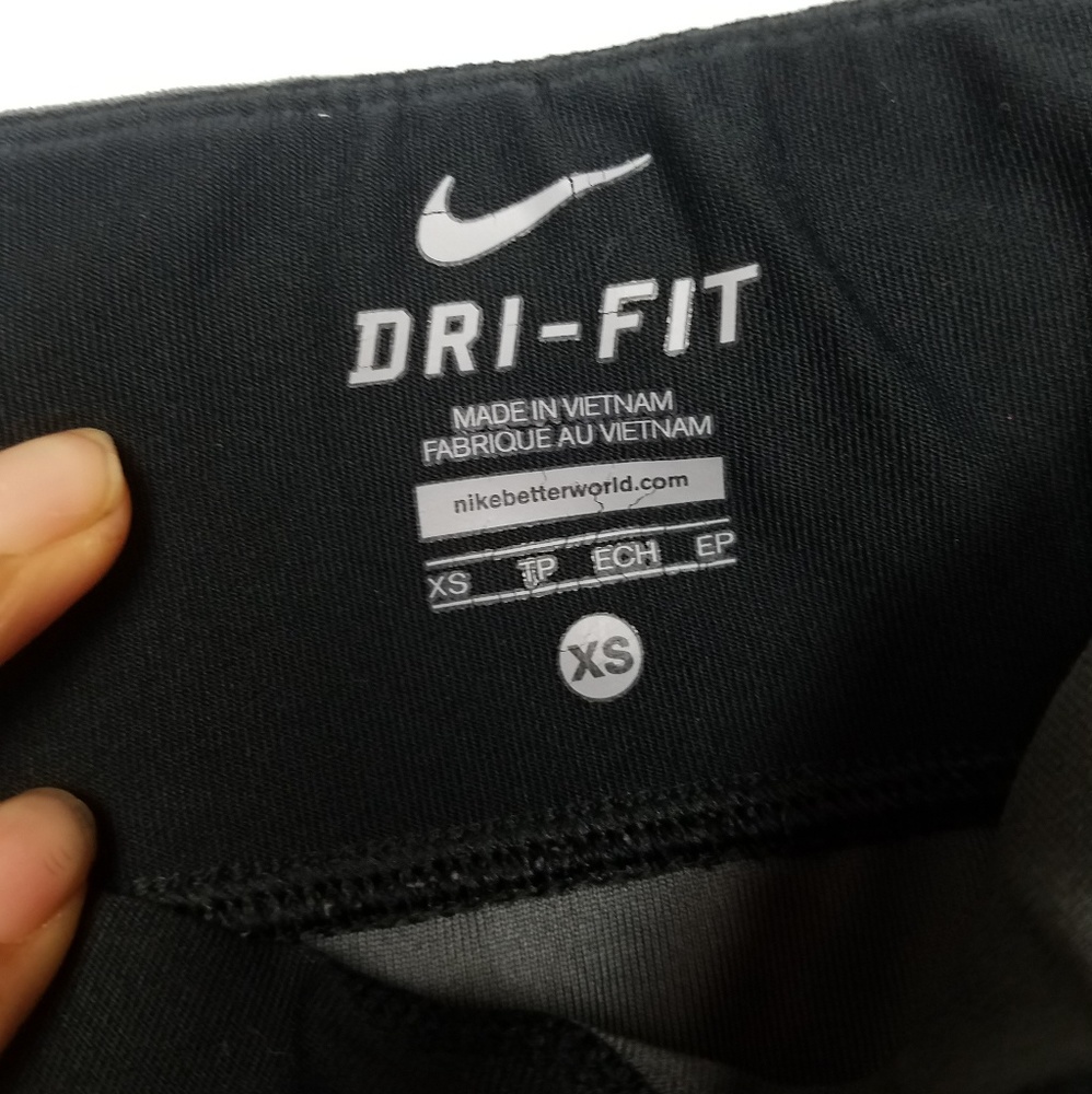 NIKE Dri-Fit black crop leggings size  XS - Picture 5 of 5